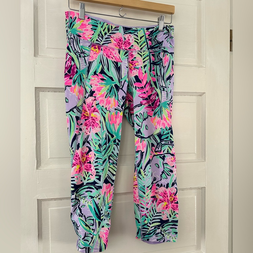 EUC LILLY PULITZER LUXLETIC CAPRI SIZE LARGE